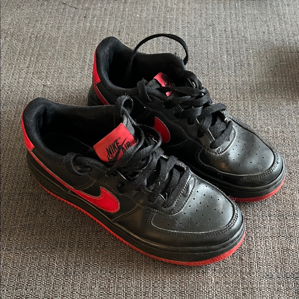 Nike Kids Black and Red Sneakers
